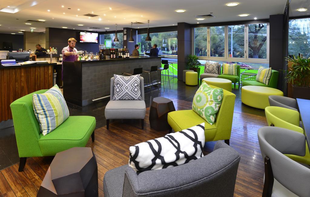 Mercure Melbourne Treasury Gardens Exterior foto