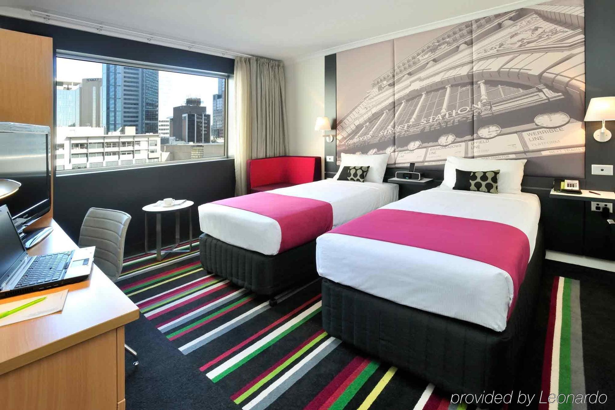 Mercure Melbourne Treasury Gardens Exterior foto