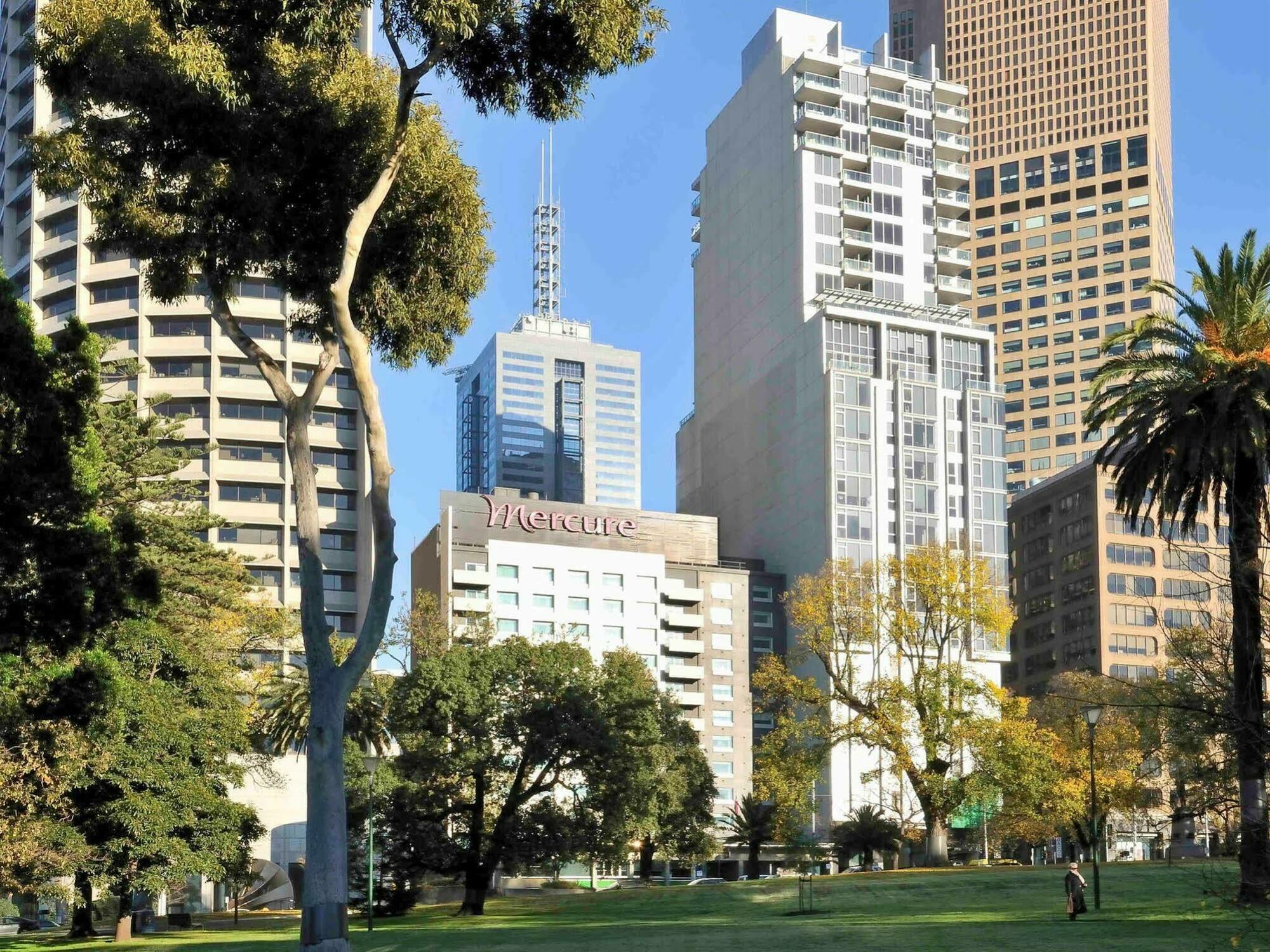 Mercure Melbourne Treasury Gardens Exterior foto